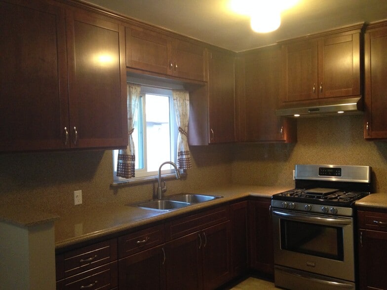 Building Photo - 126 N La Plaza