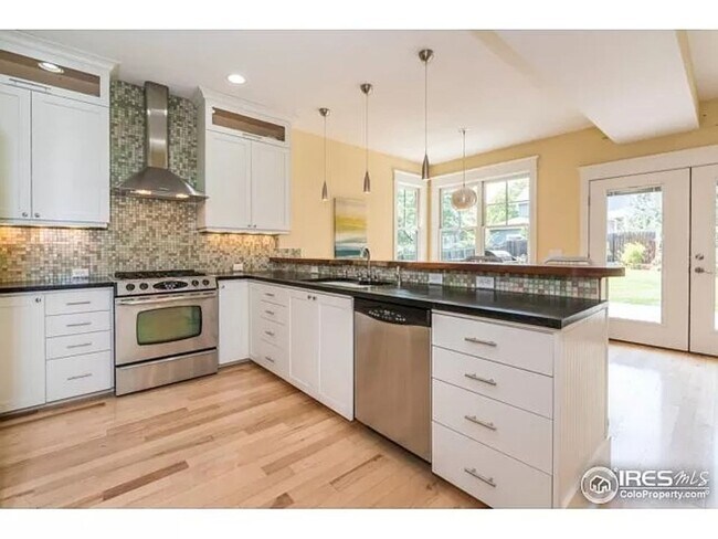 Building Photo - Charming Craftsman Gem Near McKinley Park