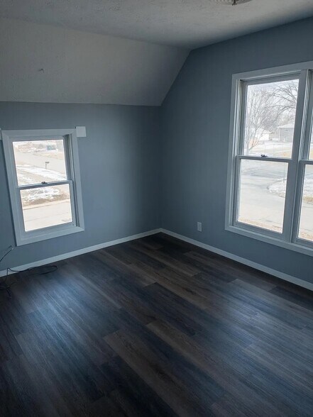 Living Room - 2202 S Warren St