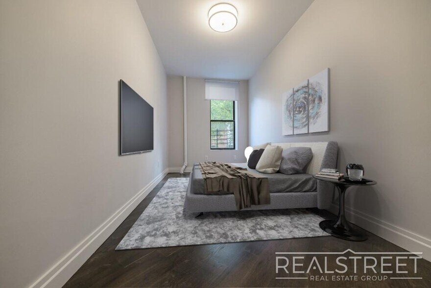 Building Photo - NEWLY RENOVATED 3 BED 2 BATH APT in Brooklyn Heights!