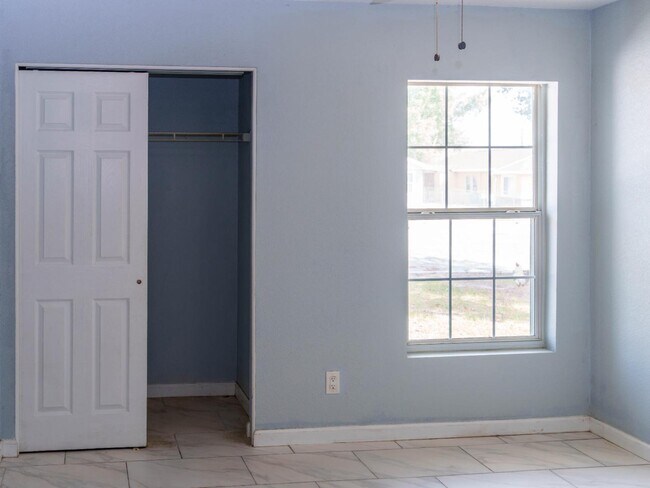 Building Photo - 133 W Park Ave