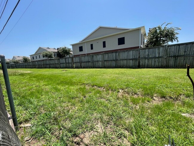 Building Photo - Beautiful Home Located In North Bossier