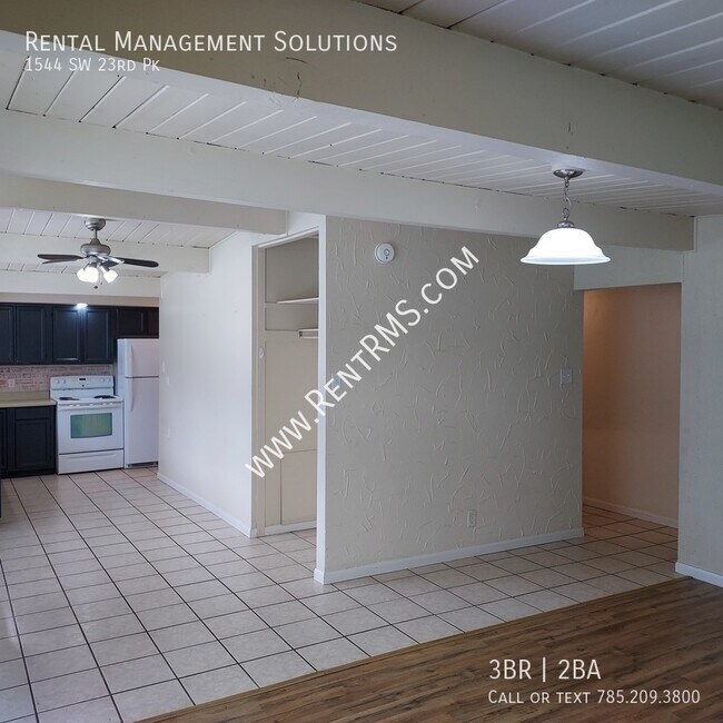 Building Photo - 1544 SW 23rd Park