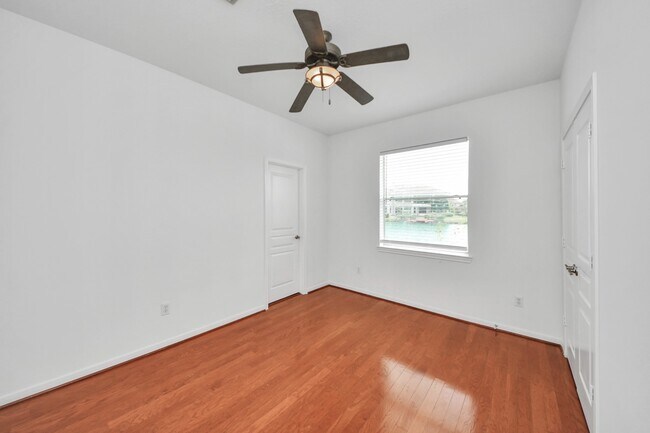 Building Photo - 12003 Sunrise Way