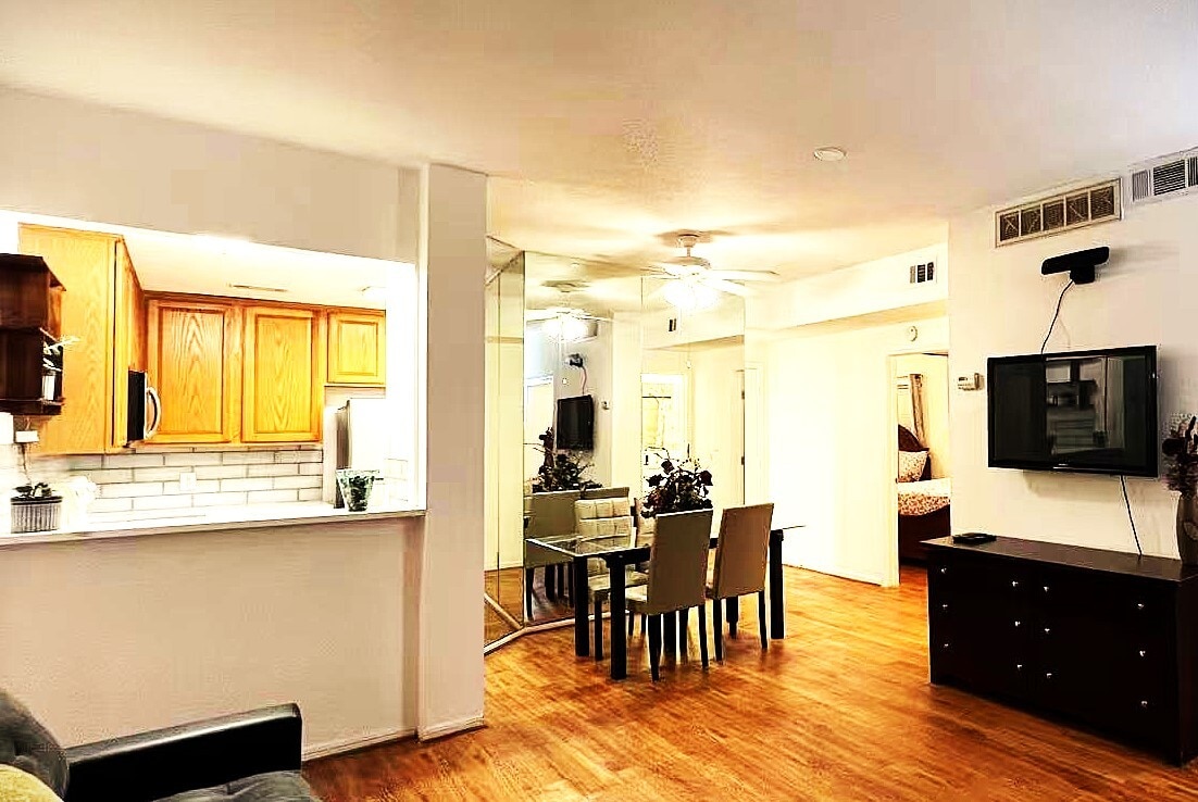 Building Photo - 2207 S Braeswood Blvd