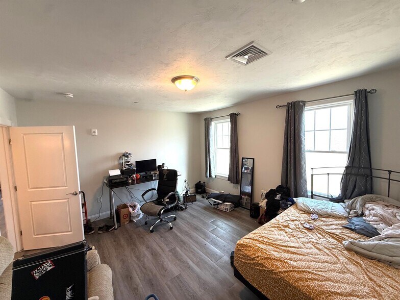 Building Photo - 320 Middlesex Ave