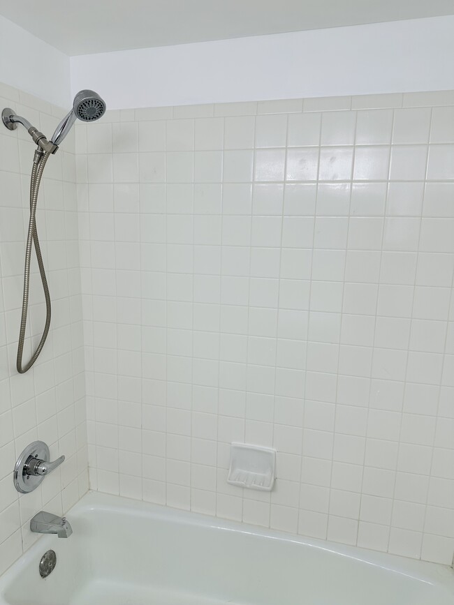 Building Photo - 1449 E Highland Ave