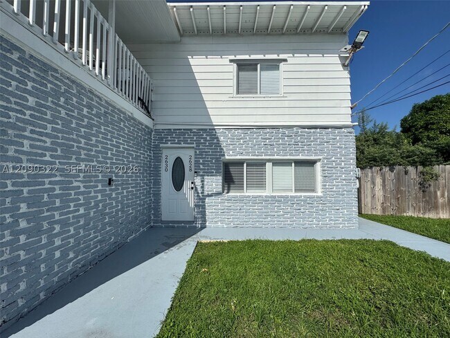 Building Photo - 2628 SW 31st Pl