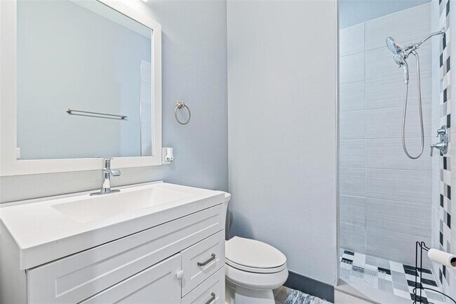 Building Photo - 701 E 3rd Ave