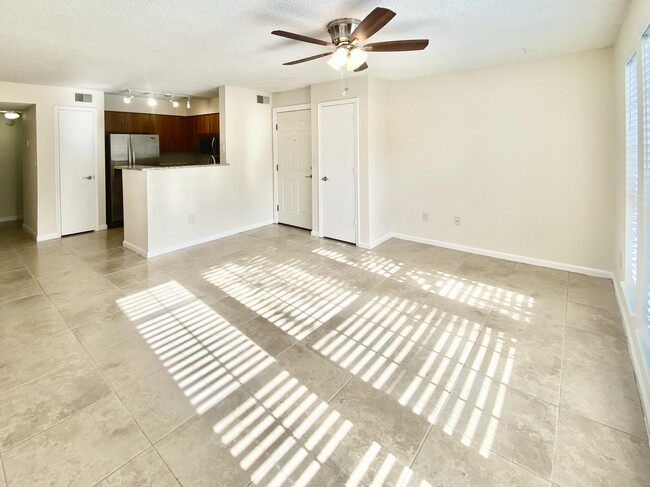 Building Photo - 1055 Crystal Way