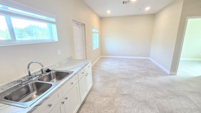 Building Photo - 4957 Serafica Dr