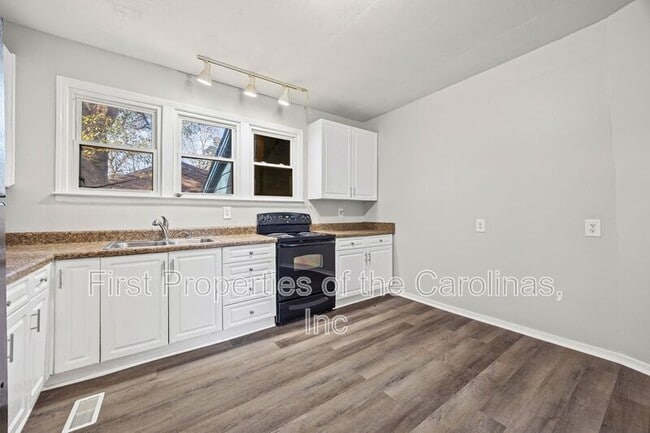 Building Photo - 1127 W 5th Ave