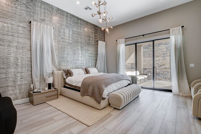 Building Photo - Mesa Ridge Luxury Oasis Feathertop