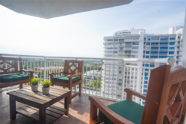 Building Photo - 18031 Biscayne Blvd