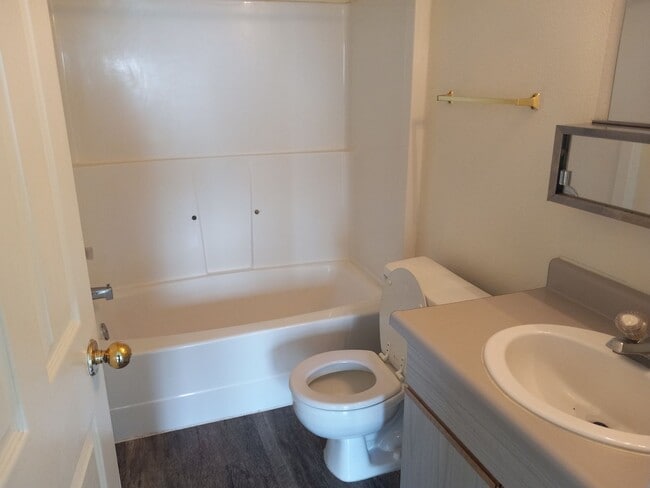 Building Photo - Live Where Comfort Meets Convenience - College Hill Condo in Pullman