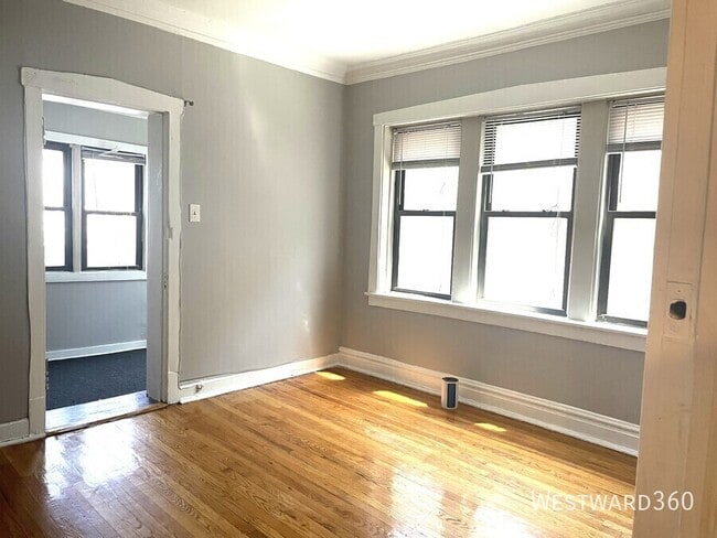 Building Photo - 2549 N Avers Ave