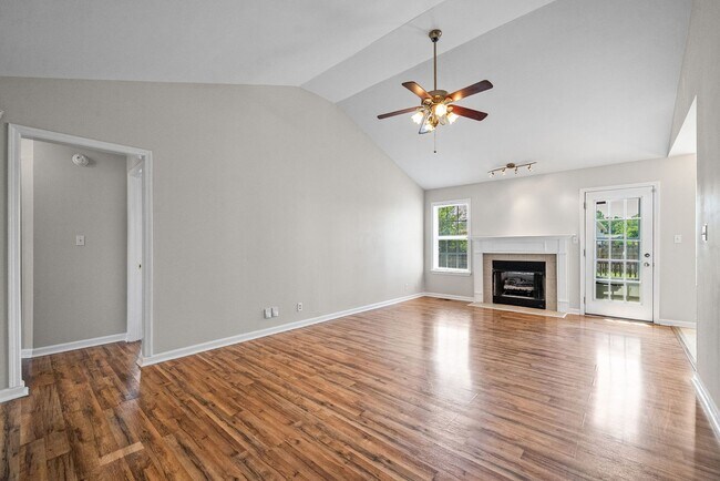 Building Photo - 3865 Roscommon Way