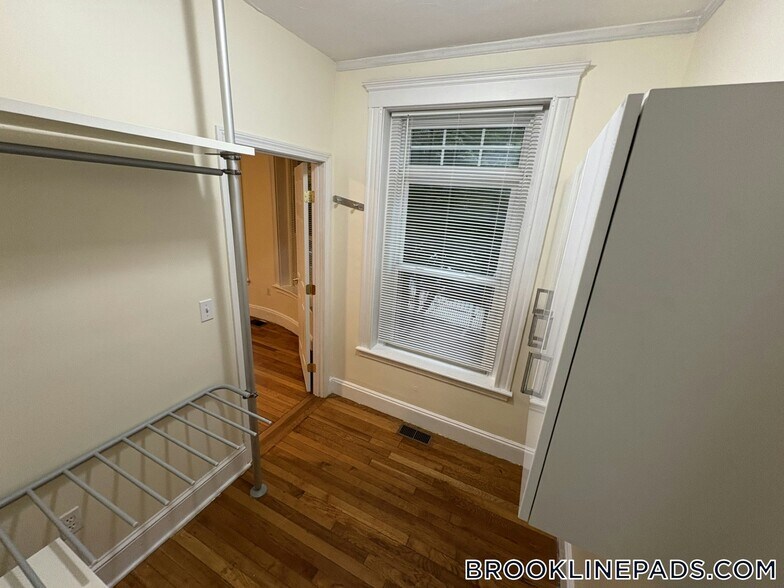 Building Photo - 191 Winthrop Rd