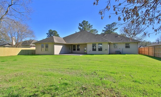 Building Photo - 6534 Woodland Oaks