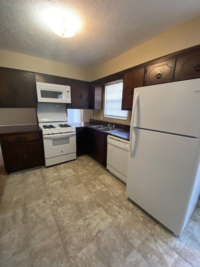 Building Photo - Spacious 3Bed/2Ba Brick Home Near Tyndall AFB! *1/2 Off Security Deposit for Active-Duty Miliary!*