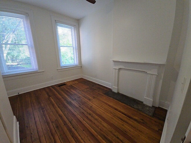 Building Photo - 322 Mulberry St