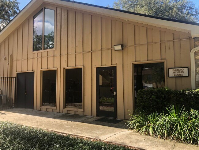 Building Photo - Great location, 2/2 close to UF , Shopping & Dining