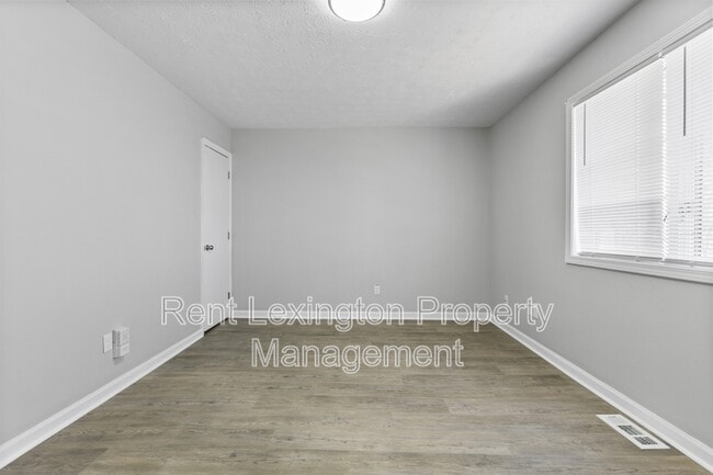 Building Photo - 1649 Foxhaven Dr