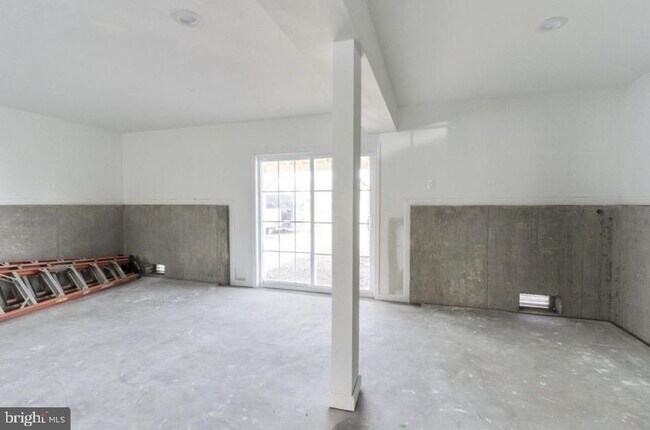 Building Photo - 802 Sixth Ave