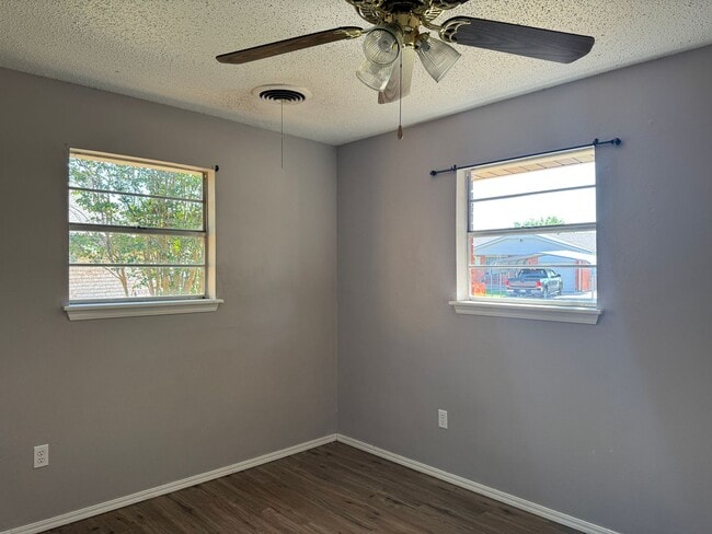 Building Photo - 314 SW 68th-AVAILABLE NOW!