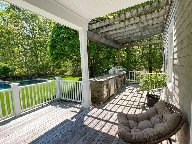 Building Photo - 118 Water Mill Towd Rd