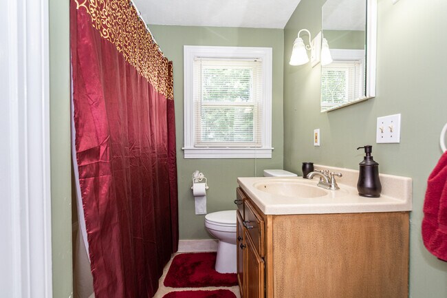 Building Photo - 5 Leon St