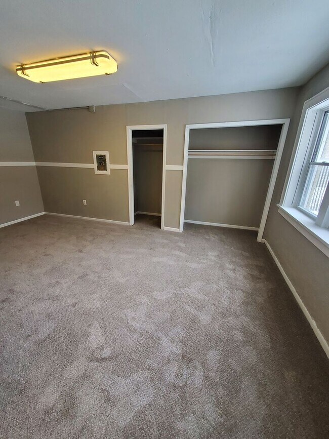 Interior Photo - 2214-2220 W Hopkins St. (8 Unit)