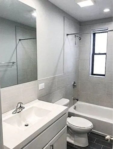 Building Photo - 3350 N Kenmore Ave