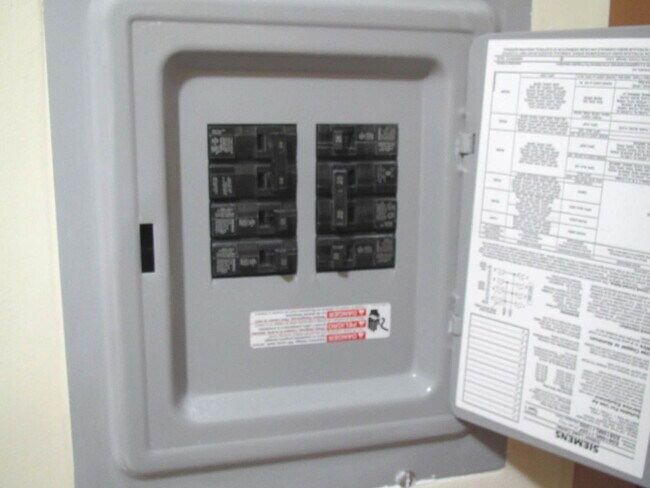 Building Photo - 33 N Clifton Ave