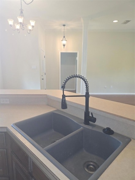 Building Photo - 1811 W Spanish Oak Dr