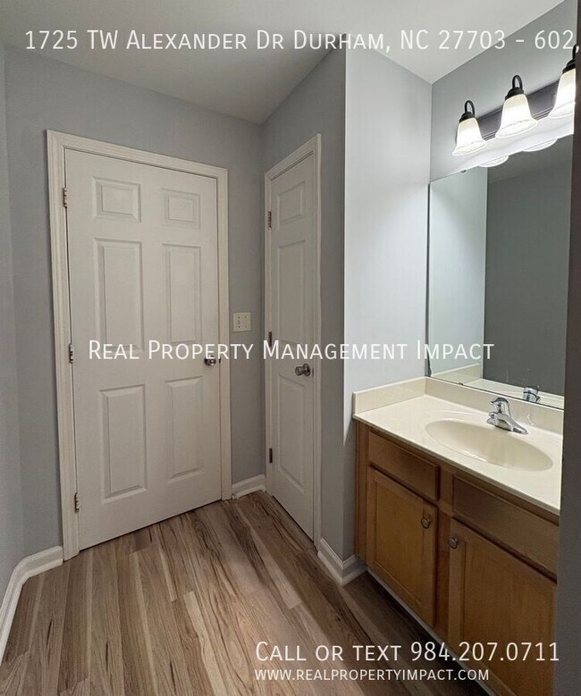 Building Photo - 1725 TW Alexander Dr