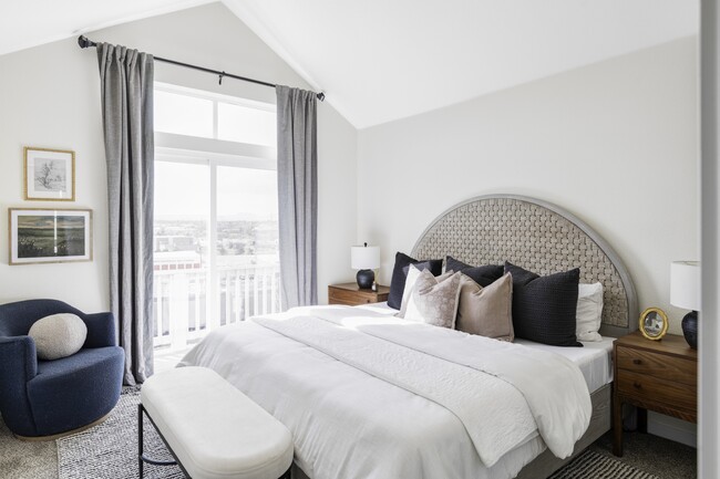 Building Photo - 2862 S Galapago Ct