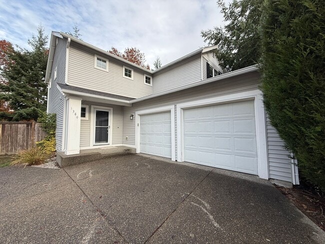 Building Photo - 3 Bedroom DuPont Home for Rent