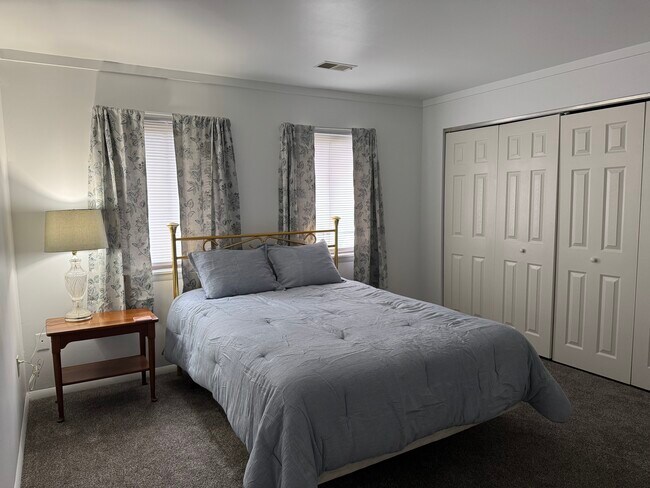 Building Photo - 1001 White Oak Rd