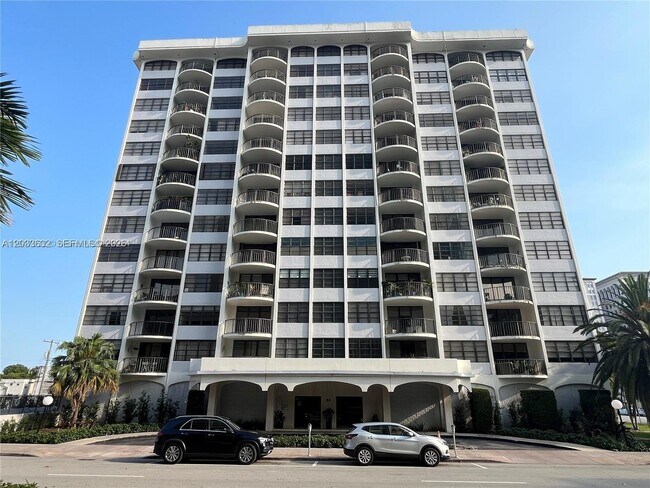 Building Photo - 66 Valencia Ave