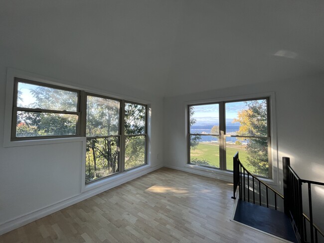 Building Photo - 216 Lake St