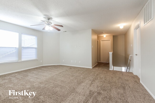Building Photo - 15499 Border Dr