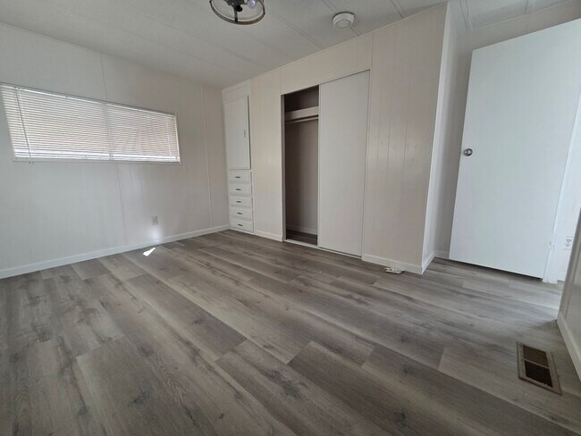 Building Photo - 3601 E Wyoming Ave