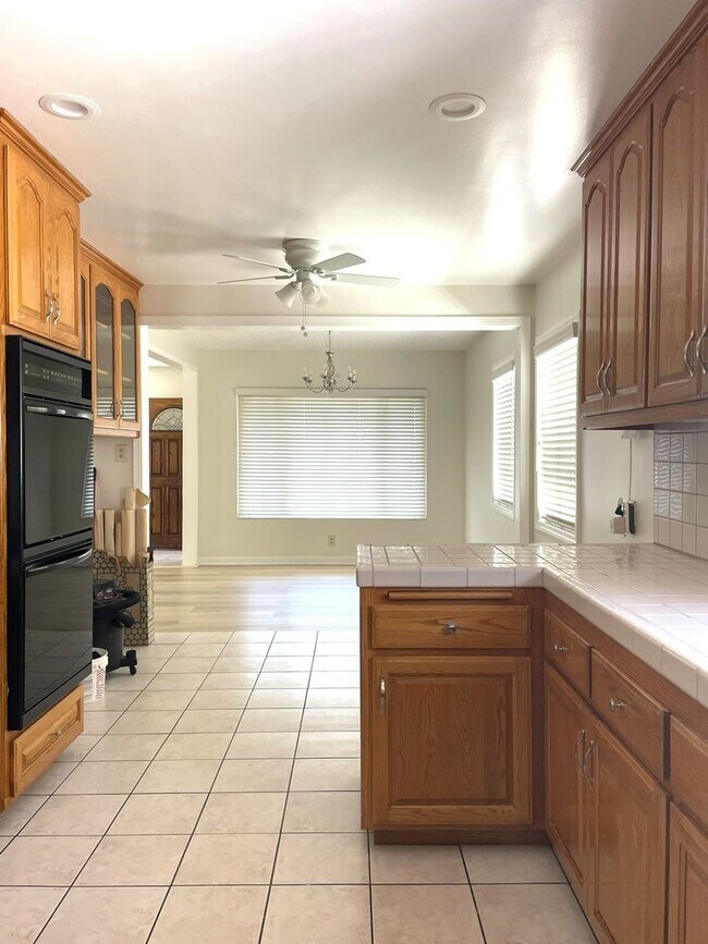 Building Photo - Charming 3-Bedroom Home with Modern Upgrad...