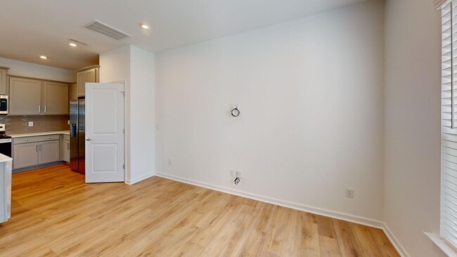 Building Photo - Immaculate New Townhome in Pringle Towns