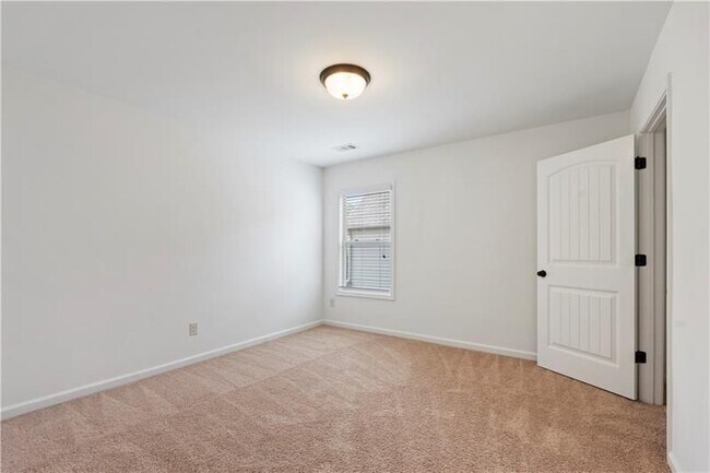 Building Photo - 2080 Redbarn Court