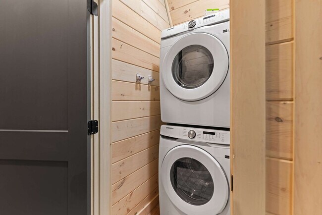 Building Photo - 1903 Ash Pass