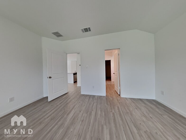 Building Photo - 5908 Geronimo Wy