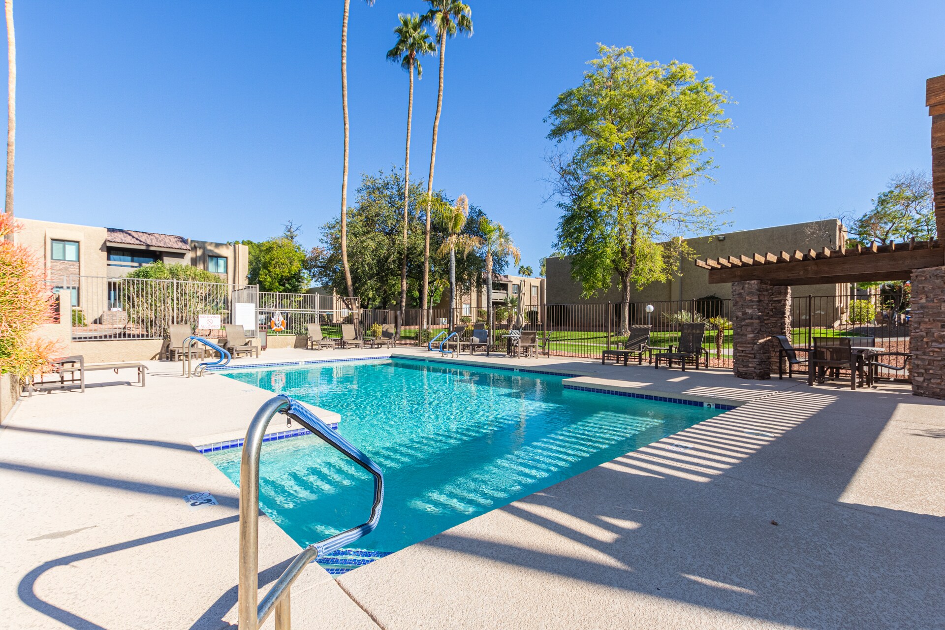Building Photo - 3825 E Camelback Rd