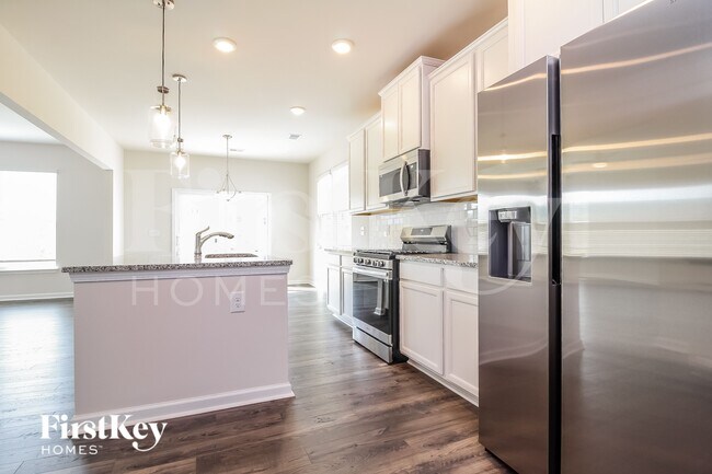 Building Photo - 806 Birchcrest Wy